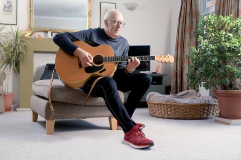 Andy Ridge playing his guitar